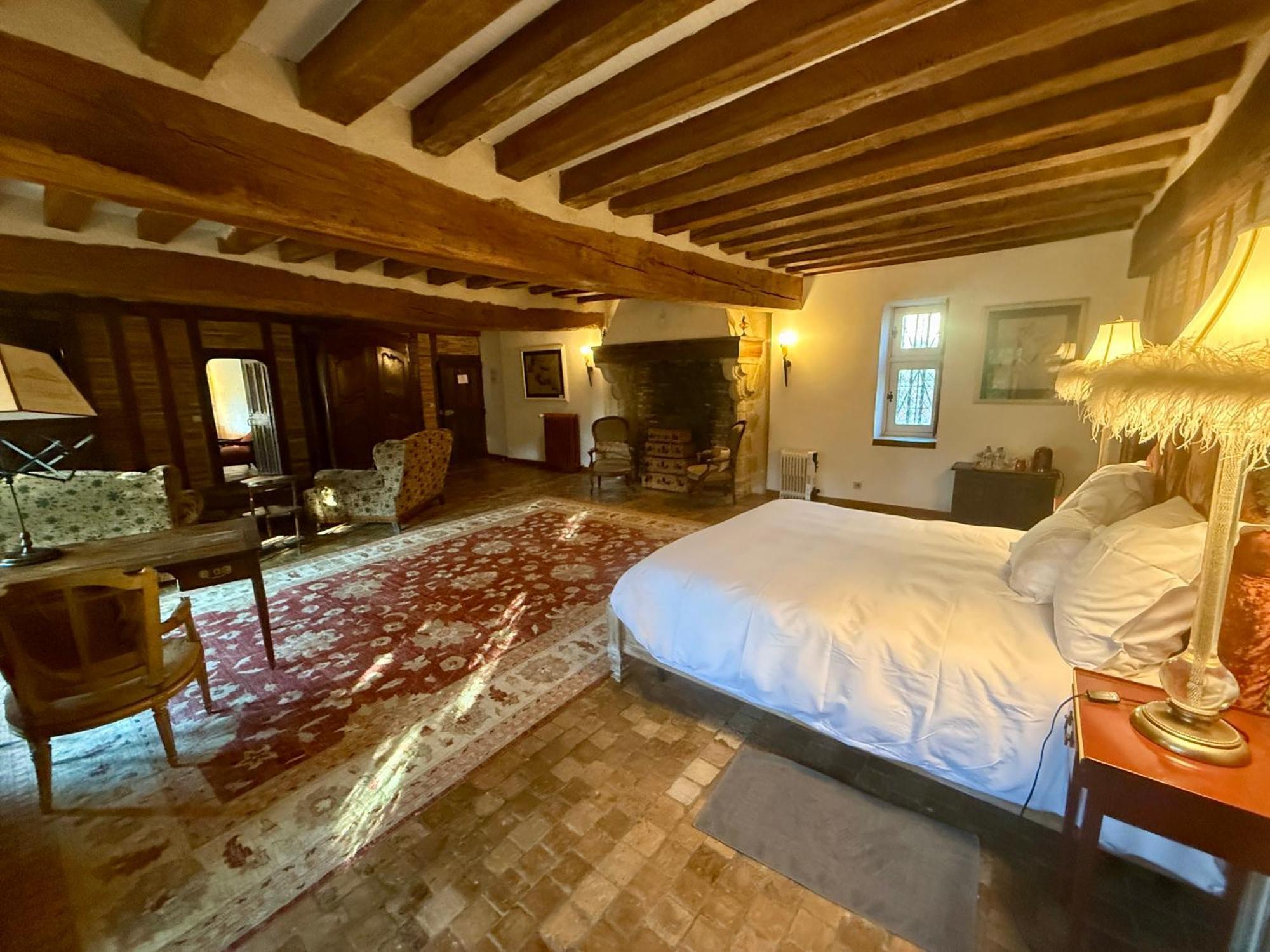 Demeure Des Vieux Bains Bed & Breakfast Provins Bagian luar foto
